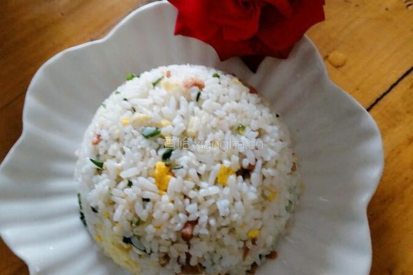 鸡蛋火腿肠炒饭的做法图解4