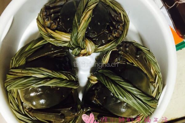 水煮大闸蟹的做法图解1