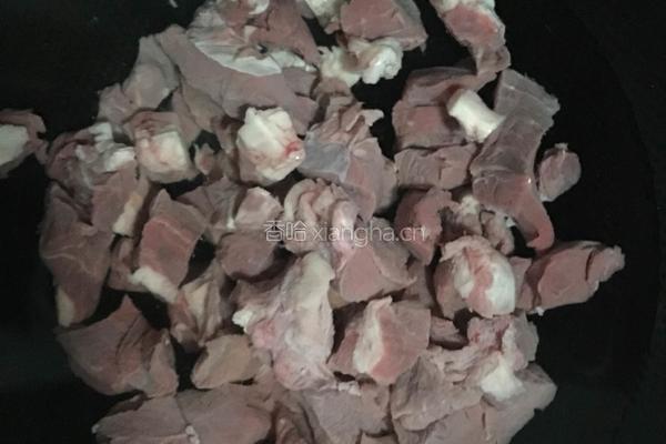 牛肉萝卜汤的做法图解1