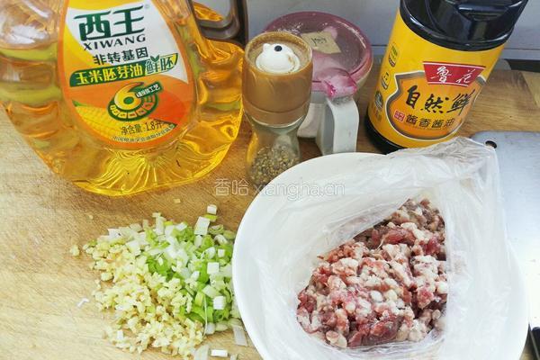 卞萝卜大馅蒸饺的做法图解2