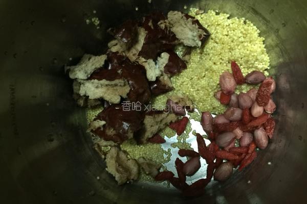 红枣枸杞花生小米糊的做法图解2