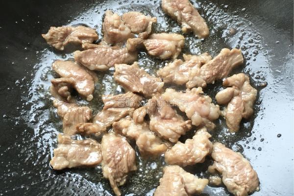 胡萝卜红椒炒肉的做法图解3