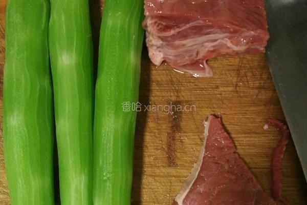 大蒜牛肉丝焖翡翠莴苣的做法图解1
