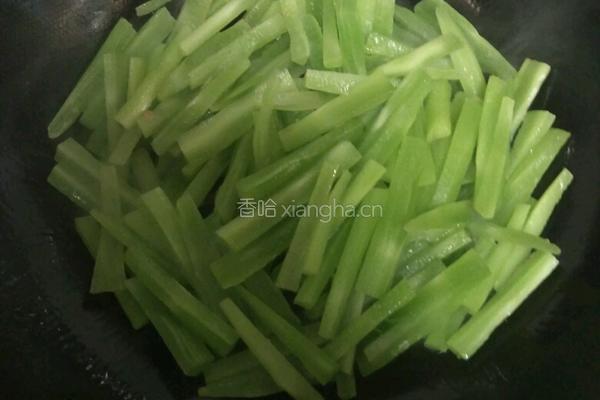 大蒜牛肉丝焖翡翠莴苣的做法图解12