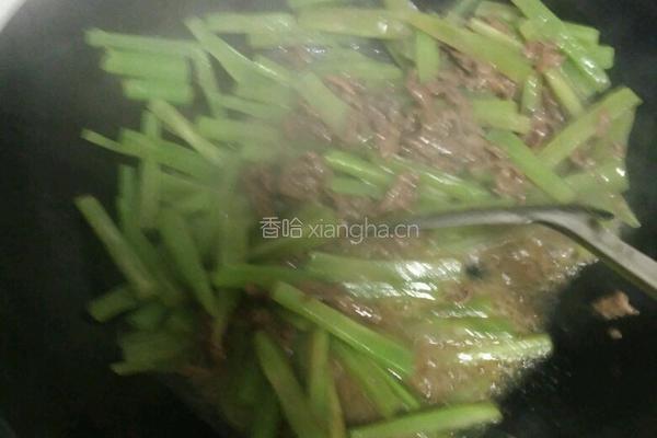 大蒜牛肉丝焖翡翠莴苣的做法图解14