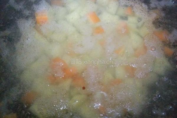 五彩土豆丁的做法图解2