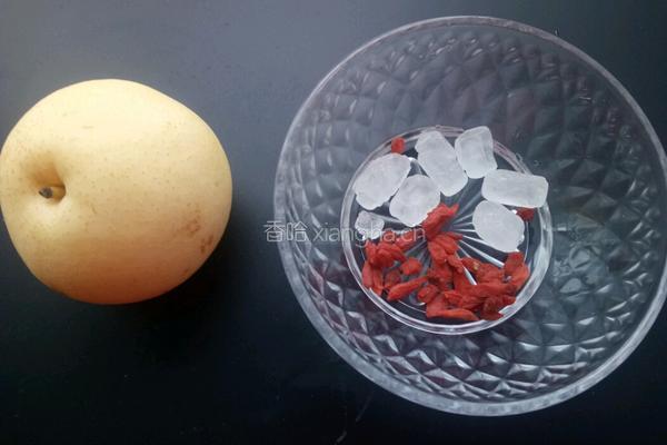 冰糖雪梨的做法图解1