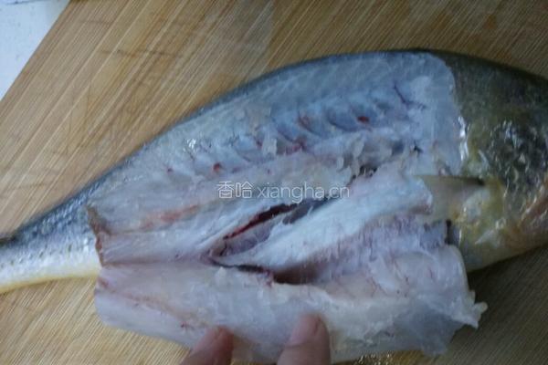 茄汁黄鱼肉的做法图解2