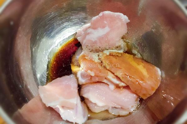 洋葱炒肉的做法图解2