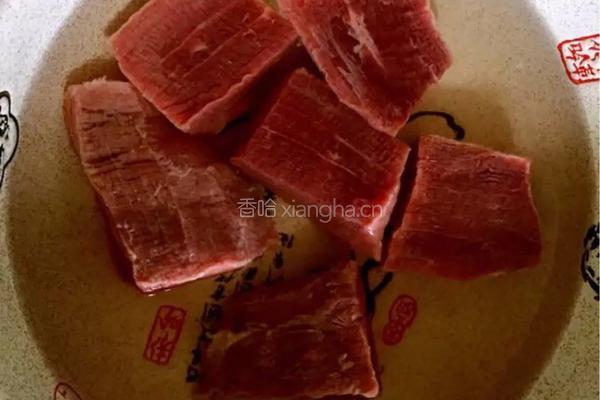 麻辣牛肉的做法图解1
