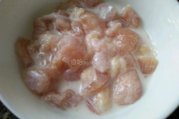 核桃版五彩鸡丁的做法图解1
