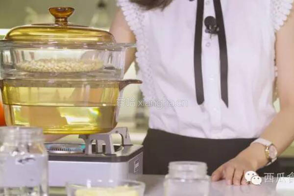 绿豆糕+火龙果汁的做法图解1