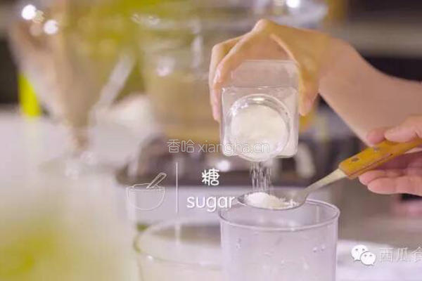 绿豆糕+火龙果汁的做法图解2