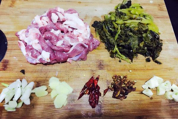 酸菜羊肉的做法图解1
