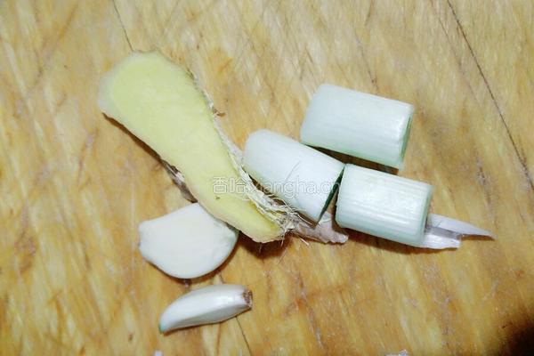 红烧鸡翅根的做法图解2