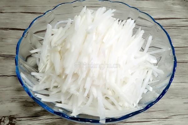 凉拌白萝卜的做法图解2