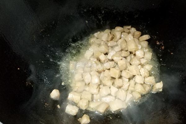 鲜豌豆猪肉粒的做法图解6