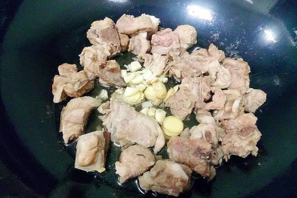 排骨烧青豆的做法图解8