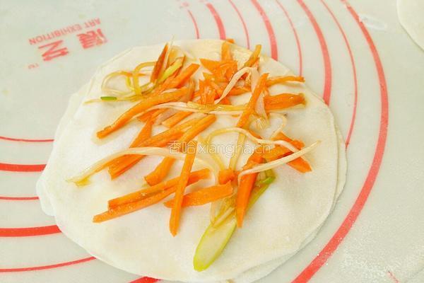 饺子皮版的菜饼的做法图解7