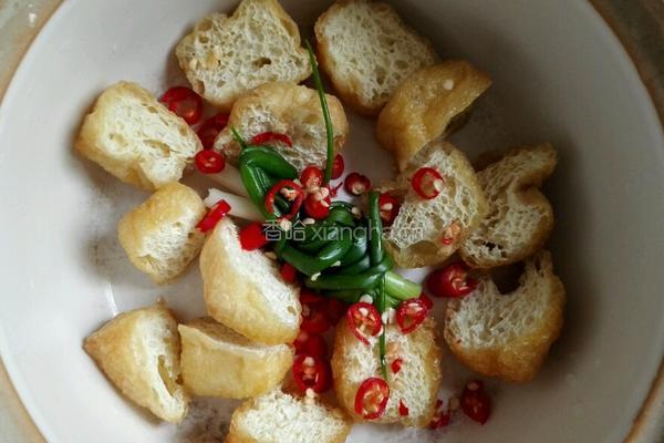 土豆鸡肉煲的做法图解1