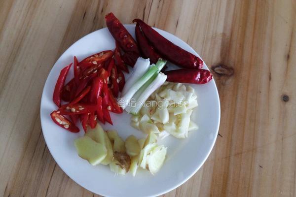 茶树菇闷鸡肉的做法图解5
