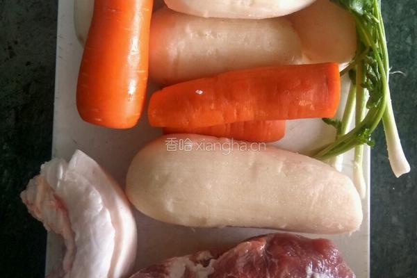 猪肉莲藕馅饺子的做法图解1