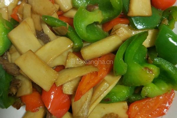 鸡腿菇炒彩椒的做法图解4