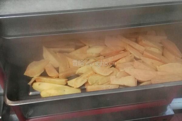 大锅菜～黄金地瓜饼的做法图解1