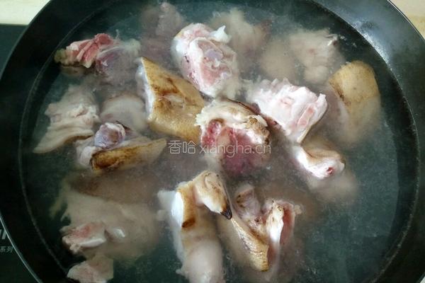砂锅猪蹄莲藕的做法图解2