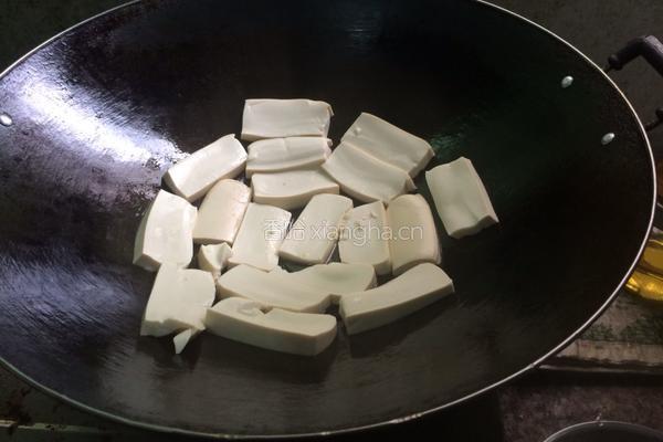 腊肠炒豆腐的做法图解5