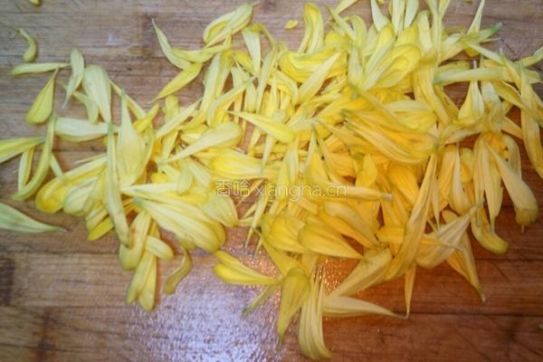 粉蒸菊花的做法图解2