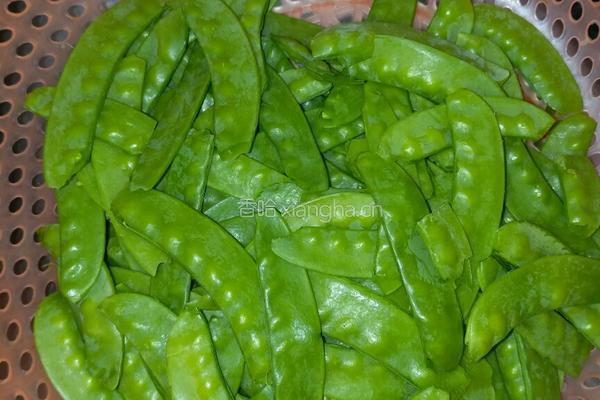 荷兰豆炒油豆腐的做法图解1