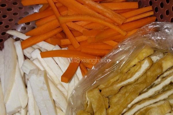 荷兰豆炒油豆腐的做法图解2