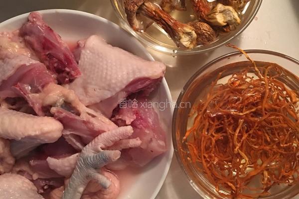 虫草花姬松茸煲鸡汤的做法图解1