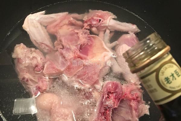 虫草花姬松茸煲鸡汤的做法图解2