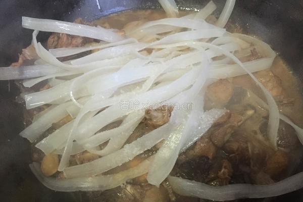 小鸡炖蘑菇粉条的做法图解10