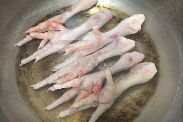 酱鸡爪干豆腐的做法图解1