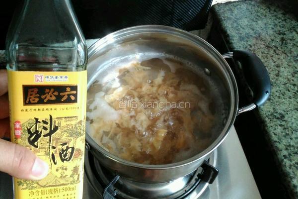 海底椰花胶煲乌鸡的做法图解3