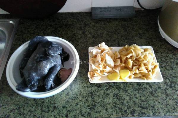 海底椰花胶煲乌鸡的做法图解5