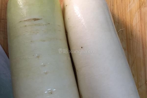 香辣萝卜条的做法图解1