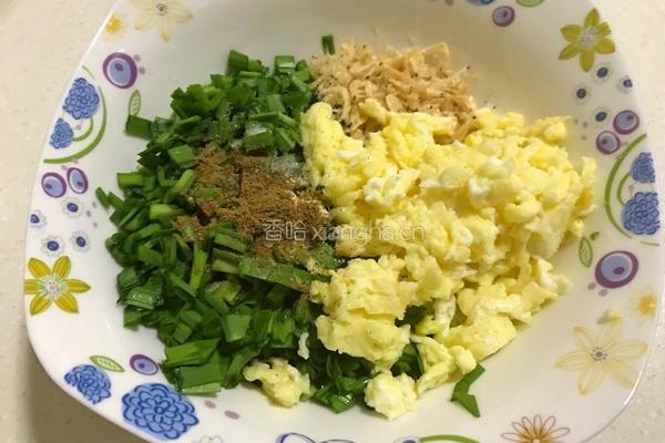 韭菜鸡蛋馅饼的做法图解3