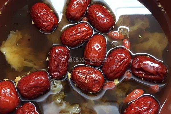 莲子红豆银耳汤的做法图解5