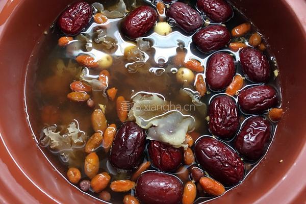 莲子红豆银耳汤的做法图解6
