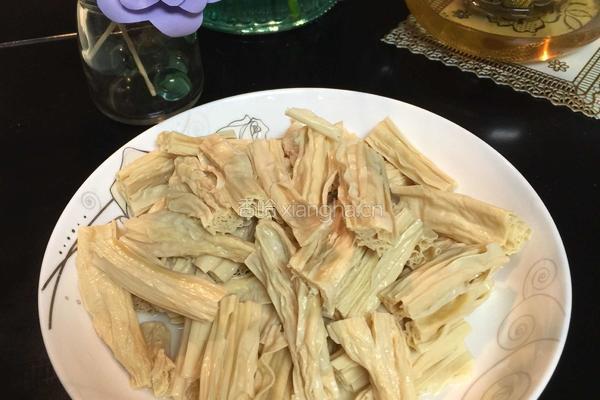 炒腐竹（辣条）的做法图解2