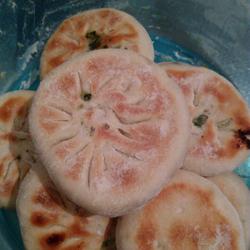 芹菜猪肉发面馅饼的做法[图]