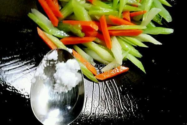 西芹炒腰果的做法图解16
