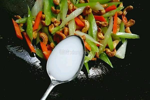 西芹炒腰果的做法图解18
