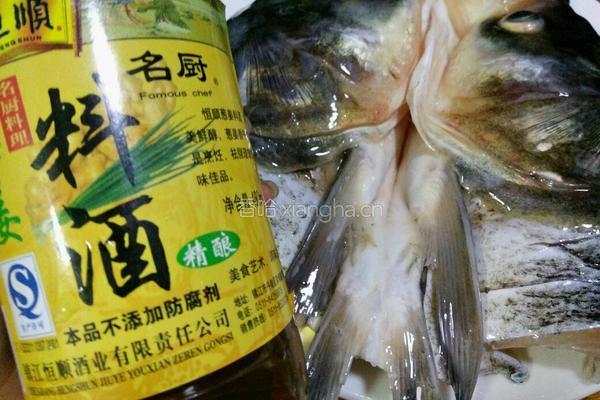 剁椒蒸鱼头的做法图解5