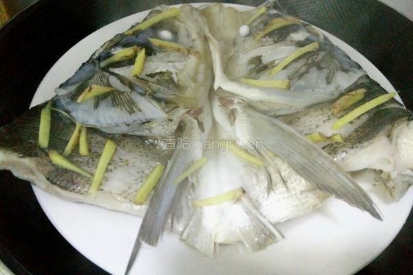 剁椒蒸鱼头的做法图解9