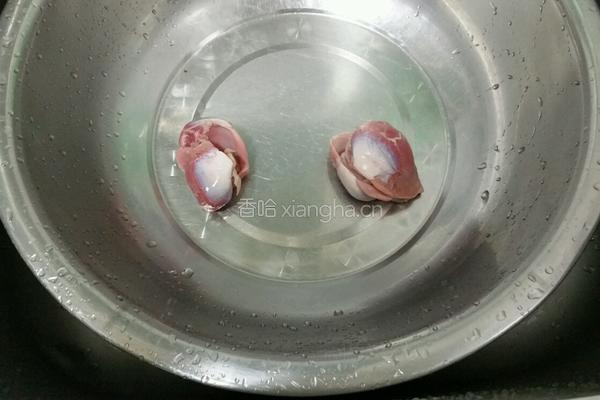 洋葱炒鸭肾的做法图解1